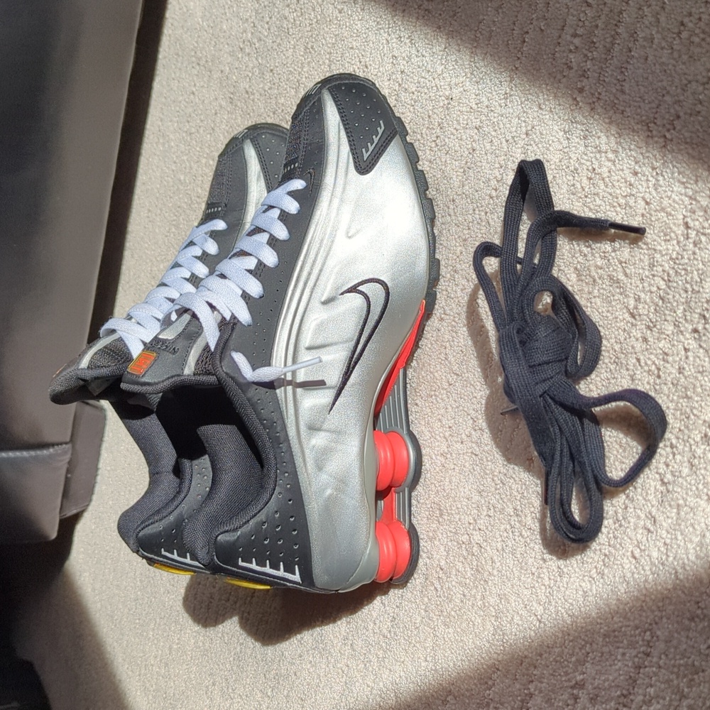 Nike Shox R4 - Picture 3 of 6